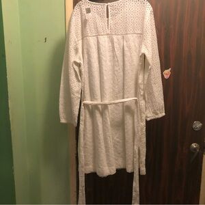 White eyelet dress, NWT, size Xl, gap